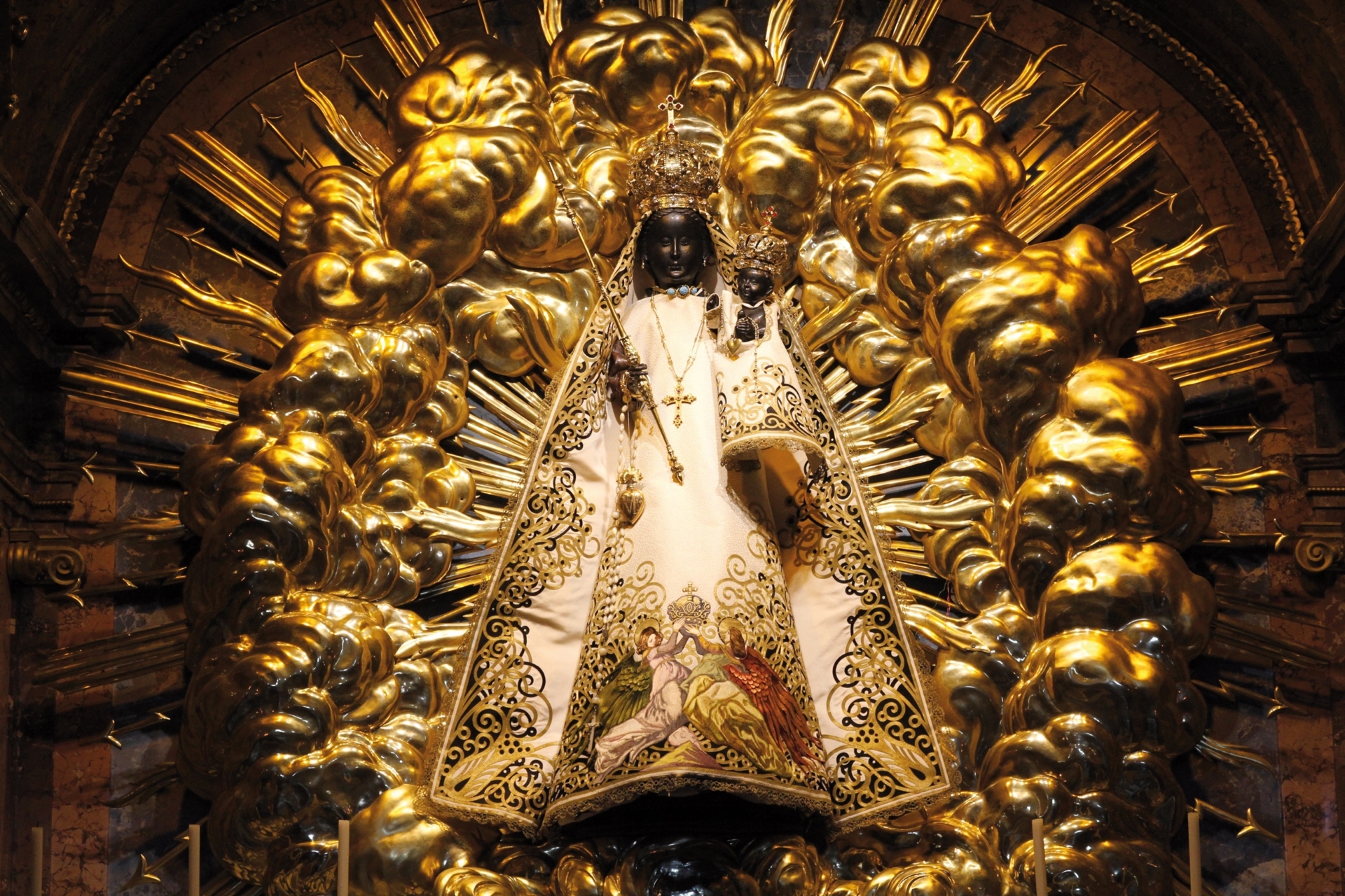 Foto der Schwarzen Madonna im Kloster Einsiedeln.